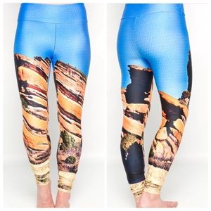 Mellivora “Fearless" leggings medium Red Rocks Colorado